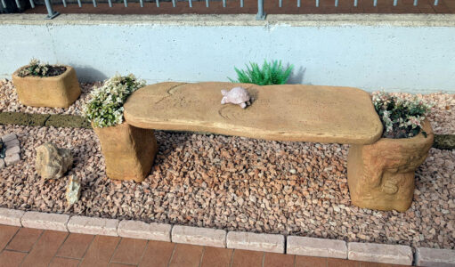 <a href="/prodotti/tavoli-e-panchine-per-giardino/panchina-roccia/">panchina roccia</a> col. old stone, cod. 04PROS, località: Vallese di Oppeano (Verona) panchina roccia col. old stone, cod. 04PROS, località: Vallese di Oppeano (Verona)