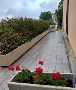 <a href="/prodotti/vasi-fioriere/fioriera-rettangolare-100x35/">fioriera rettangolare 100x35</a> avorio, cod. 01FR100x35A, località: Gaggio Montano (Bologna) fioriera rettangolare 100x35 avorio, cod. 01FR100x35A, località: Gaggio Montano (Bologna)
