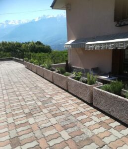 <a href="/prodotti/vasi-fioriere/fioriera-rettangolare-100x35/">fioriera rettangolare 100x35</a> ghiaia colorata, cod. 01FR100x35C, località: Chiuro (Sondrio) fioriera rettangolare 100x35 ghiaia colorata, cod. 01FR100x35C, località: Chiuro (Sondrio)
