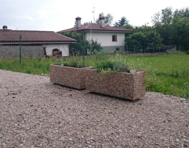 <a href="/prodotti/vasi-fioriere/fioriera-rettangolare-100x35/">fioriera rettangolare 100x35</a> ghiaia colorata, cod. 01FR100x35C, località: Gemona del Friuli (Udine) fioriera rettangolare 100x35 ghiaia colorata, cod. 01FR100x35C, località: Gemona del Friuli (Udine)