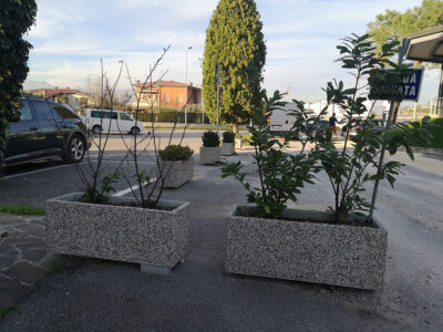 <a href="/prodotti/vasi-fioriere/fioriera-rettangolare-100x35/">fioriera rettangolare 100x35</a> ghiaia di fiume, cod. 01FR100x35F, località: Bedizzole (Brescia) fioriera rettangolare 100x35 ghiaia di fiume, cod. 01FR100x35F, località: Bedizzole (Brescia)