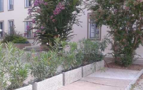 <a href="/prodotti/vasi-fioriere/fioriera-rettangolare-100x35/">fioriera rettangolare 100x35</a> ghiaia di fiume, cod. 01FR100x35F, località: Mantova fioriera rettangolare 100x35 ghiaia di fiume, cod. 01FR100x35F, località: Mantova