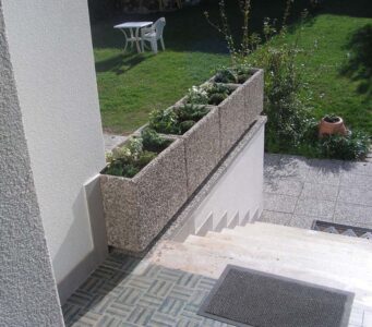 <a href="/prodotti/vasi-fioriere/fioriera-rettangolare-60x35/">fioriera rettangolare 60x35</a> ghiaia di fiume, cod. 01FR60x35F, località: Muggia (Trieste) fioriera rettangolare 60x35 ghiaia di fiume, cod. 01FR60x35F, località: Muggia (Trieste)