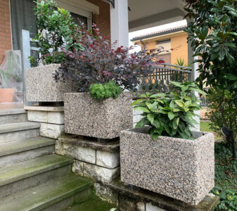<a href="/prodotti/vasi-fioriere/fioriera-rettangolare-60x35/">fioriera rettangolare 60x35</a> ghiaia di fiume, cod. 01FR60x35F, località: Novi di Modena fioriera rettangolare 60x35 ghiaia di fiume, cod. 01FR60x35F, località: Novi di Modena