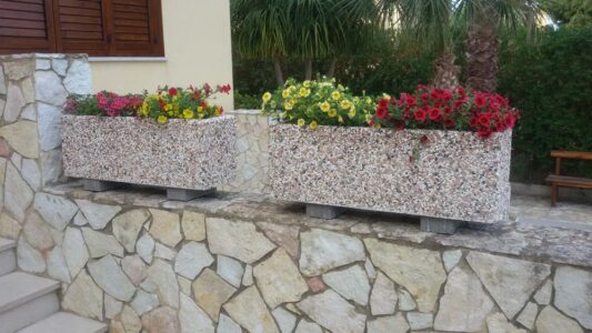 <a href="/prodotti/vasi-fioriere/fioriera-rettangolare-80x25/">fioriera rettangolare 80x25</a> ghiaia colorata, cod. 01FR80C, località: Paceco (Trapani) fioriera rettangolare 80x25 ghiaia colorata, cod. 01FR80C, località: Paceco (Trapani)