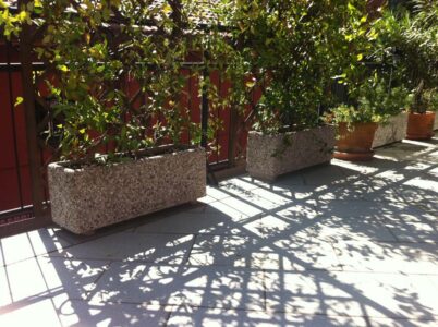 <a href="/prodotti/vasi-fioriere/fioriera-rettangolare-80x25/">fioriera rettangolare 80x25</a> ghiaia di fiume, cod. 01FR80F, località: Milano fioriera rettangolare 80x25 ghiaia di fiume, cod. 01FR80F, località: Milano