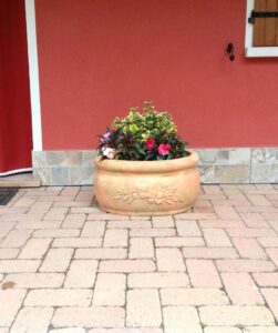 <a href="/prodotti/vasi-fioriere/vaso-azalea/">vaso azalea</a> col. pietre del borgo, cod. 02VAP, località: Fratta Polesine (Rovigo) vaso azalea col. pietre del borgo, cod. 02VAP, località: Fratta Polesine (Rovigo)