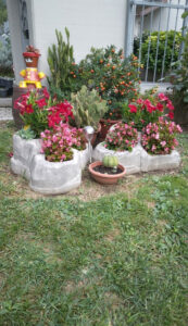 <a href="/prodotti/vasi-fioriere/vaso-roccioso-3-spazi/">vaso roccioso 3 spazi</a> col. antichizzato, cod. 02VR3AT, località: Tresenda di Teglio (Sondrio) vaso roccioso 3 spazi col. antichizzato, cod. 02VR3AT, località: Tresenda di Teglio (Sondrio)