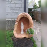 grotta per Madonna, in finta roccia con vasetto, su misura, col. mattone, località: Milano