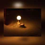 lampada da giardino con base media in finta roccia col. mattone, cod. 11PLMML, località: Rasa (Rovigo)