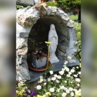 Madonna di Lourdes altezza 27 cm in marmoresina, cod. 25MLO25MR, località: San Maurizio Canavese (Torino)