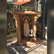 nicchia a scaglie per Madonna, col. mattone, su misura, località: Fonte Nuova (Roma)